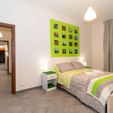 Boucheron Near Piazza Statuto! Отель Турин