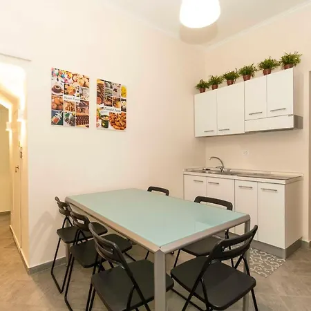 Boucheron Near Piazza Statuto! Отель Турин