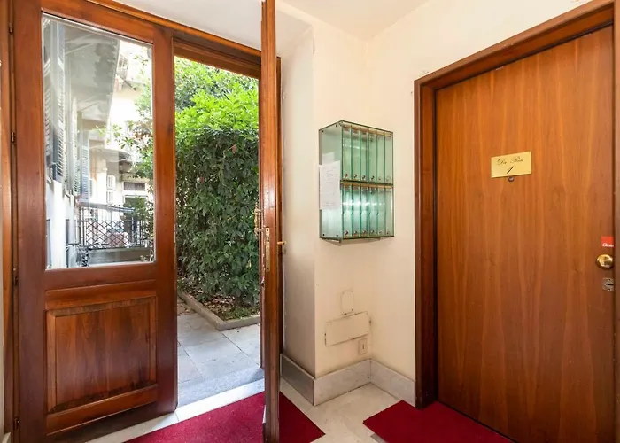 Boucheron Near Piazza Statuto! * Torino